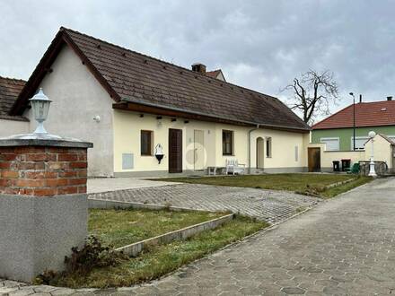 CHARMANTES, RENOVIERTES BAUERHAUS MIT PFLEGELEICHTEM GARTEN