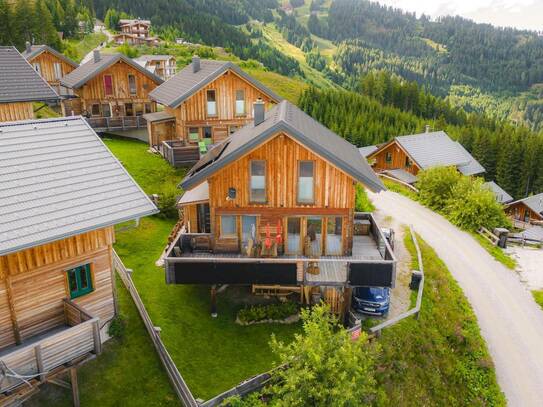 Charmantes Kärntner Alm-Chalet im alpinen Stil mit Sonnen-Terrasse und Traum-Aussicht