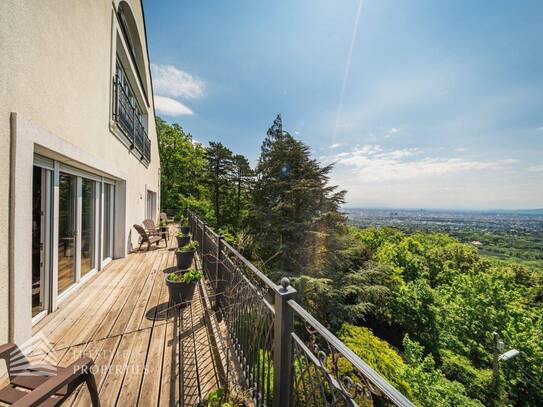 Luxuriöse Parkvilla mit einzigartigem Fernblick