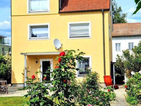 Renovierungsbedürftiges Haus mit ca. 463m2 Grund - Garten & Garage in Korneuburger TOP-Lage!