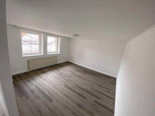 Schöne, renovierte 2-Zimmer Wohnung mit Einbauküche und Balkon im Zentrum von Andorf.