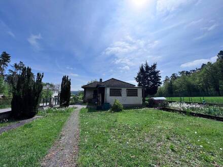 Idyllisch gelegenes Einfamilienhaus mit viel Potential direkt am Waldesrand, ca. 40 min von Wien!