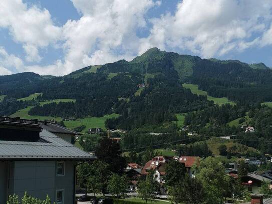 Bad Hofgastein: Maisonettewohnung mit drei Balkonen und Weitblick!