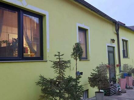 *** Haus mit 2 Wohnungen und viel Potential***