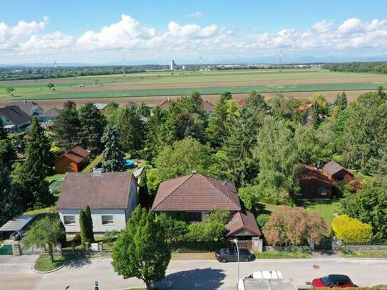 BUNGALOW MIT VERTRÄUMTEM GARTEN - VOLLKELLER - RUHIGE LAGE