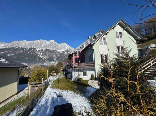 Großes Wohnhaus mit Einliegerwohnung, Wintergarten u. Terrasse! Herrlicher Grimmingblick!