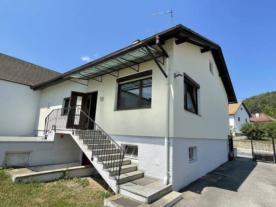 EINFAMILIEN-HAUS MIT 769 m2 GRUND UND CARPORT/SCHEUNE IN WIESEN!