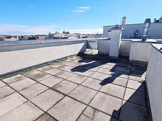 TERRASSENHIT, FERNBLICK, unbefristete 84 m2 Dachgeschoß mit 64 m2 Terrasse, Wohnküche, 2 Zimmer, Wannenbad, Parketten,…