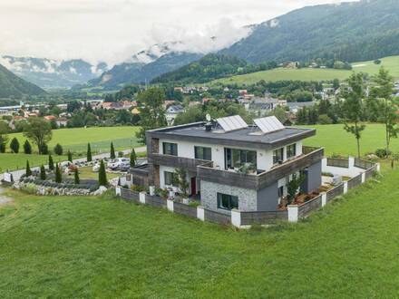 Wohnhaus mit Hallenbad und Zweitwohnsitz-Möglichkeit