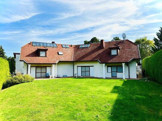 Das große Einfamilienhaus mit Indoor-Pool Garagen und Garten!