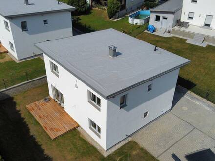 NEUBAU in nachhaltiger Holzmassivbauweise mit Photovoltaikanlage - belagsfertig