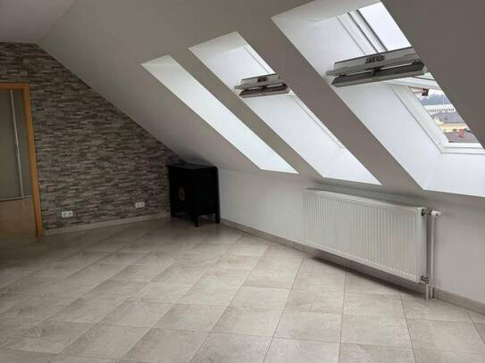 Schöne Dachwohnung mit Dachterrasse in Wels