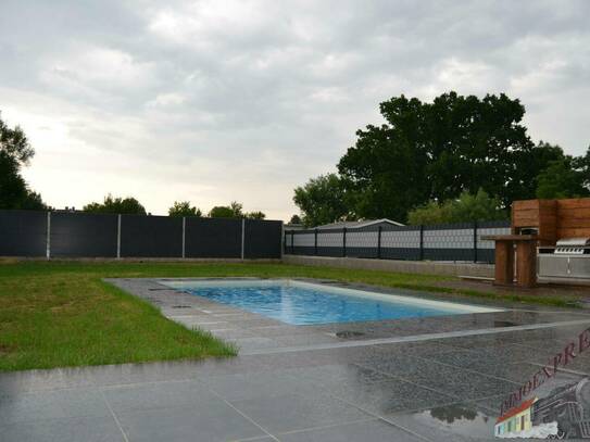 Sehr schönes und großes Einfamilienhaus! Eigener Pool, jedes Schlafzimmer mit begehbaren Kleiderschrank. Nur 40 Minuten…