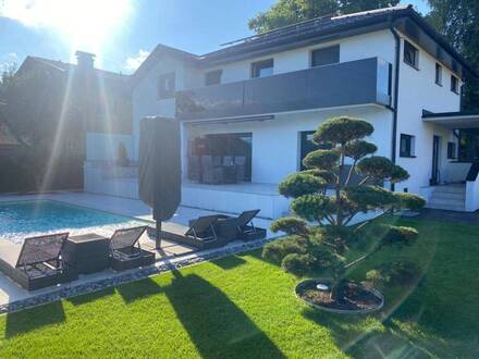Anif: Exklusives Einfamilienhaus mit Pool südlich der Stadt Salzburg