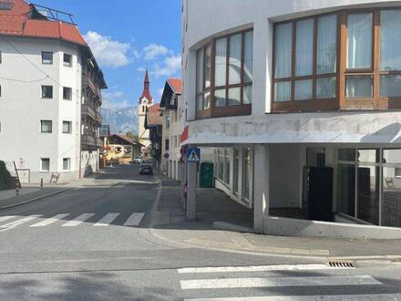 Großes, zentral gelegenes Geschäftslokal im Zentrum von Igls zum vermieten