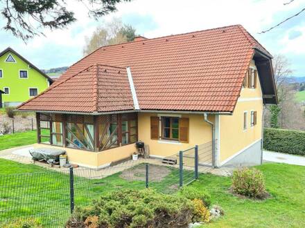 Tolles Wohnhaus mit sonnigem Grund in erhöhter Ruhelage