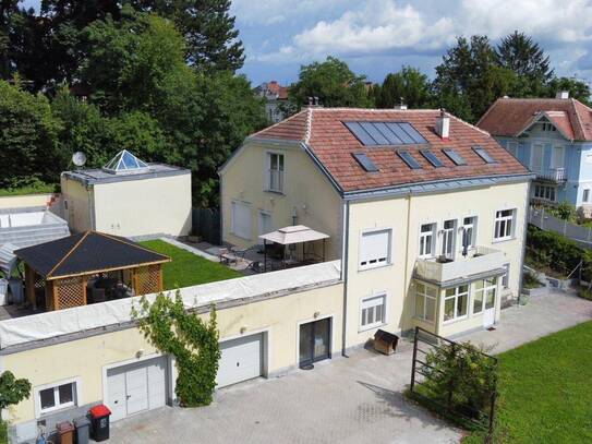 Wohnen und Arbeiten unter einem Dach - stilvolles Jahrhundertwendehaus mit Sauna, kleinem Pool und Garagen im Villenvie…