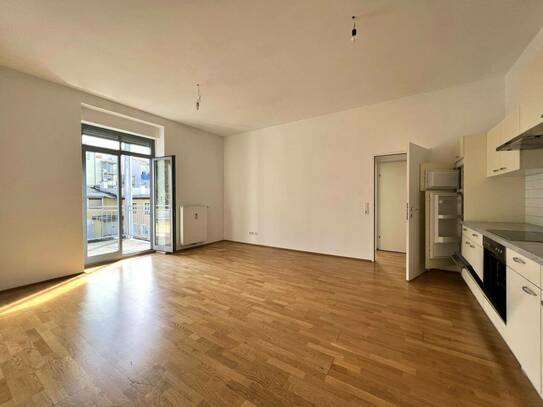 Altbau-Charme!! Sanierte 4-Zimmer Wohnung mit grandioser Aufteilung + Balkon in zentraler Lage ++Videorundgang++