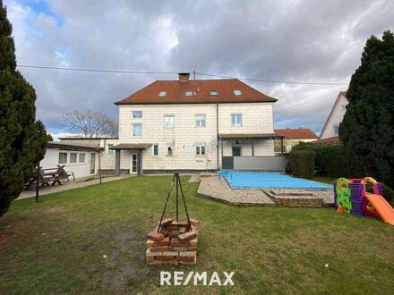 3 Familienhaus mit Pool in toller Lage