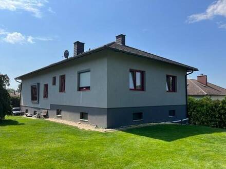Einfamilienhaus mit großem Garten, Terrasse und Garage