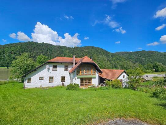 Wohnhaus mit zusätzlichem landwirtschaftlichen Nutzgrund an der Donau