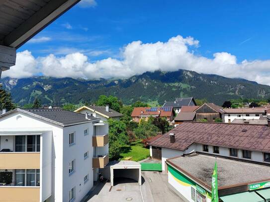 "Top Aussicht inklusive" - 3 Zi.-Dachgeschosswohnung in Reutte zu verkaufen