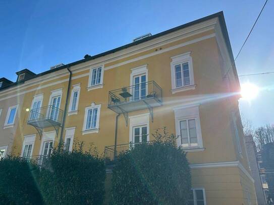 Charmante Dachgeschoß Wohnung im Stadtteil Riedenburg