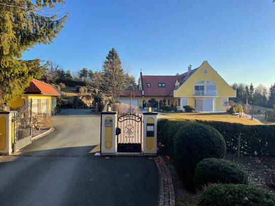 Eine der elegantesten Villen in Österreich liegt in einer wunderbaren Aussichts-, Sonnen- und Ruhelage in der Südwestst…