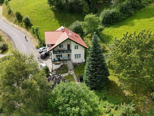 Ferienhaus, bestens geeignet für 2 Familien! Guter Zustand, in wunderschöner Natur! Provisionsfrei!