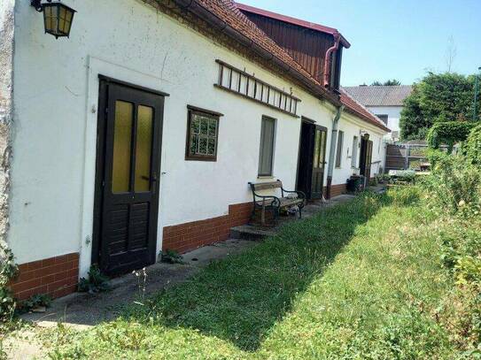 Einfamilienhaus mit großem Garten in idyllischer Lage Nähe Kittsee - Jetzt sanieren und wohlfühlen!