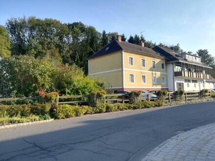 Sonnige Garconniere Pendler/Single-Hit mit großem Balkon Parkplatz