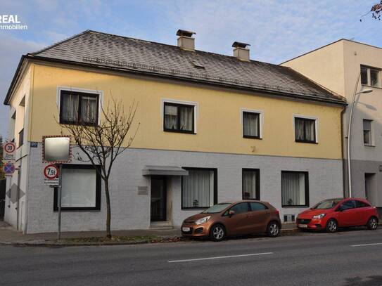 Haus mit großer Wohnung und Geschäft/Büro/Praxis mitten in Amstetten!!!!