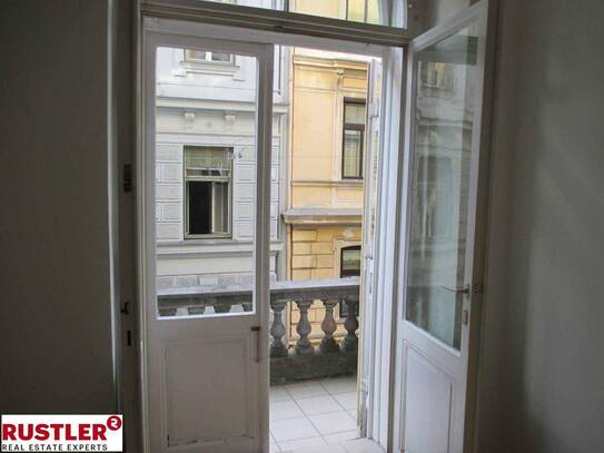 Schöne Altbauwohnung - mit Balkon - Nähe Kaiser-Josef-Platz