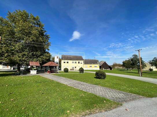 Sanierungsbedürftiges Wohnhaus mit Garten und Scheune in idyllischer Ruhelage