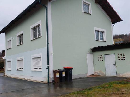 Ausbaufähiges, großes Wohnhaus mit eigenem Brunnen in Ruhelage