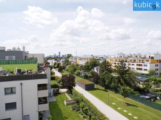 Traumhafte Dachgeschoßwohnung mit faszinierendem Panoramablick auf die Skyline.