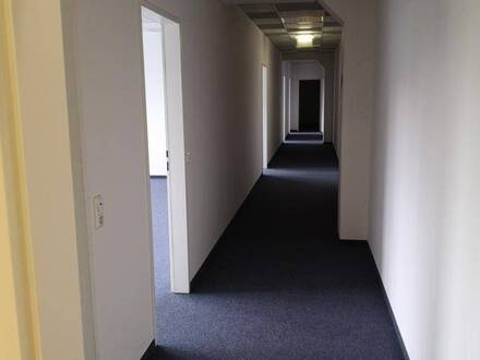Arztpraxis oder Therapieräume ?? mit Lift - barrierefrei - Parkplätze - in Gmunden