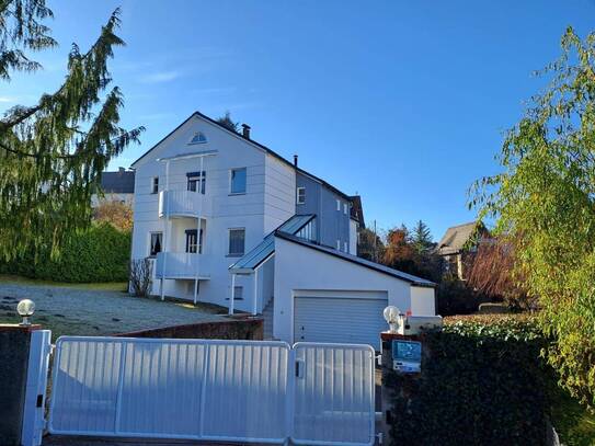 Traumhafte Villa mit Pool und Altbaumbestand in sonniger Ruhelage in Waltendorf