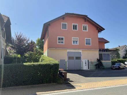 Zweifamilienhaus mit Balkon u. Terrasse sowie großer Garage am Ortsanfang von Gleinstätten