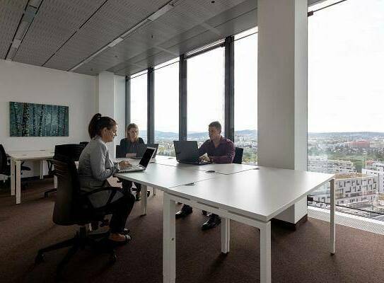 Privater Büroraum für 5 Personen in Regus Twin Towers