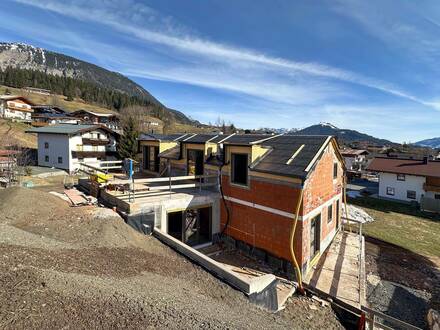 Großzügige Wohnung mit Kaiserblick in Sonnenlage ( 06037 )