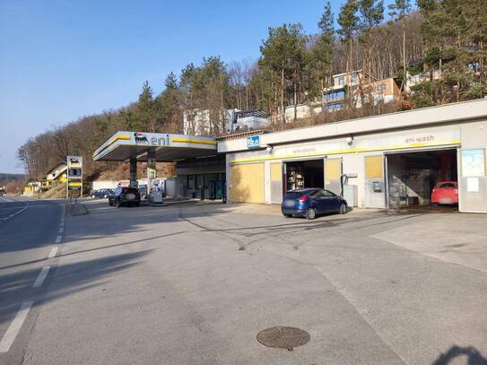 RESERVIERT AUTOWERKSTATT MIT TANKSTELLE IN STARK FREQUENTIERTER LAGE
