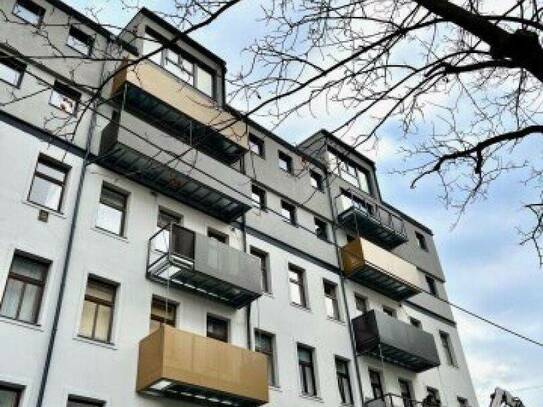 Etwas abgewohnte 84,32 m2 Altbauwohnung plus 4,6m2 Balkon im 2. Liftstock (Top 30)