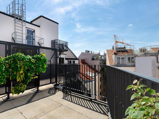 LOFTARTIGE NEUBAUWOHNUNG MIT BALKON AUF WOHNEBENE UND DACHTERRASSE II ERSTBEZUG II NÄHE SIEBENBRUNNENPLATZ II