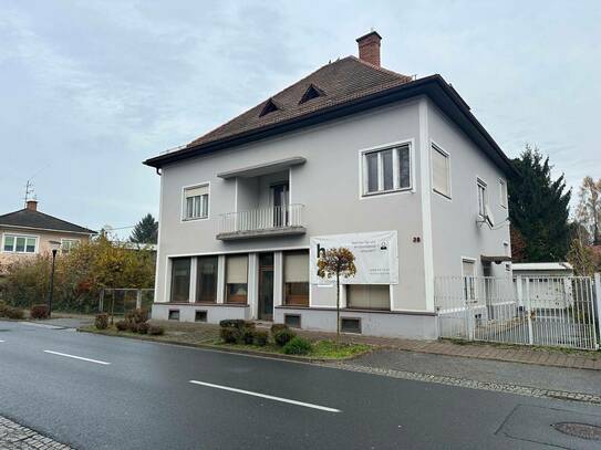 Sanierungsbedürftiges Haus in zentraler Lage auf großem Grundstück - Kerngebiet