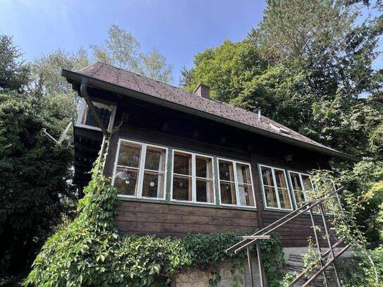 malerisches Landhaus in idyllischer Umgebung, mit Balkon und großzügiger Terrasse