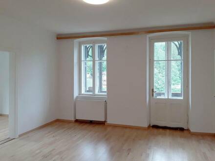 Eine gemütliche 4 Zimmer– Wohnung mit offener Veranda, Gartenterrasse und Gartenhäuschen.