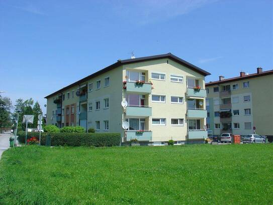 2-ZIMMER-BALKONWOHNUNG MIT BLICK INS GRÜNE