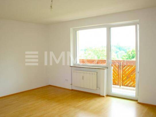 Kraftplatz mit Balkon, Garage und 300 m2 Garten- ruhig und abgelegen