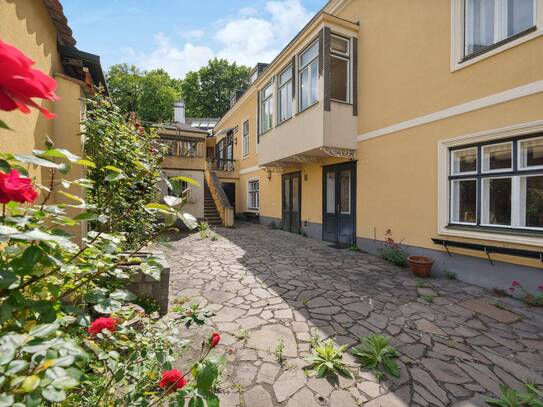 Klassisches Winzerhaus mit malerischem Garten und Blick auf die Weinberge